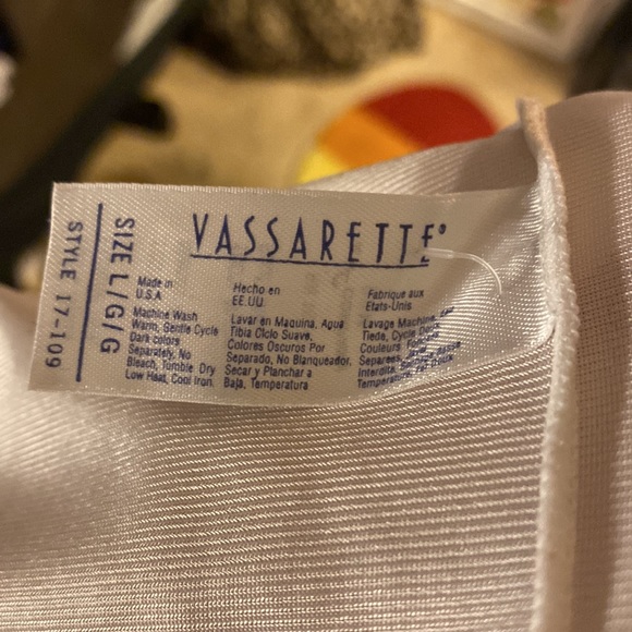 Simple White Tank - Picture 3 of 4